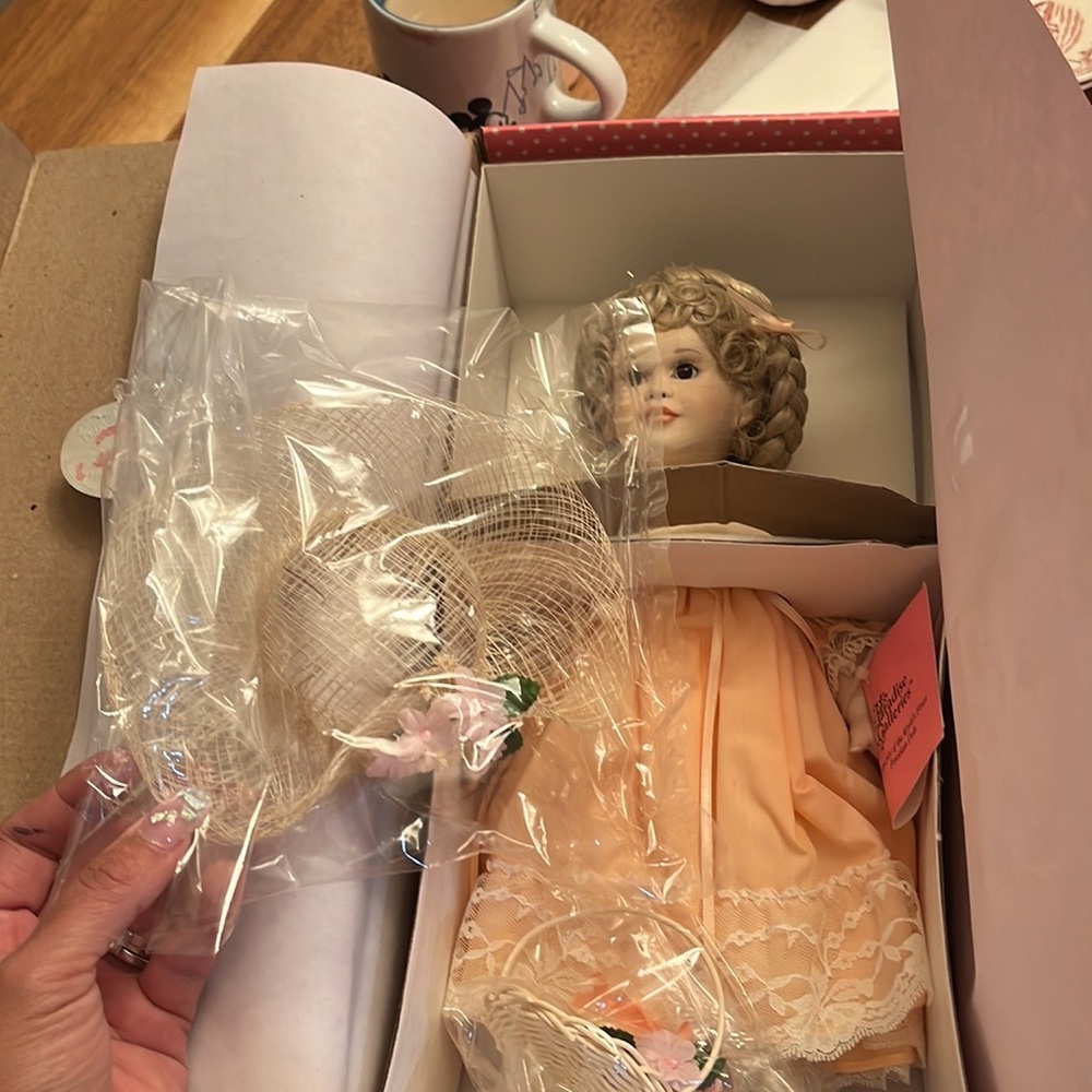 NWB Paradise Galleries THIS POCRELAIN DOLL